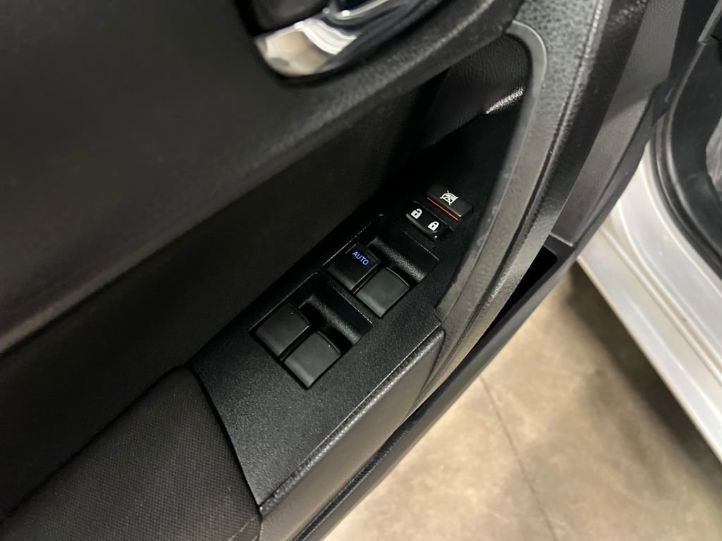 Used 2019 Toyota Corolla LE image 18