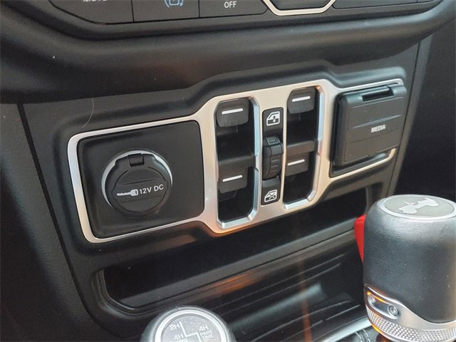 Used 2021 Jeep Wrangler Unlimited Sahara w/ Cold Weather Group image 31