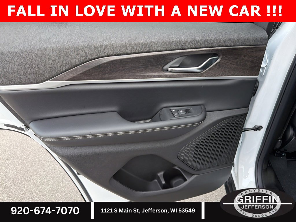 New 2025 Jeep Grand Cherokee Limited w/ Trailer Tow Package image 14