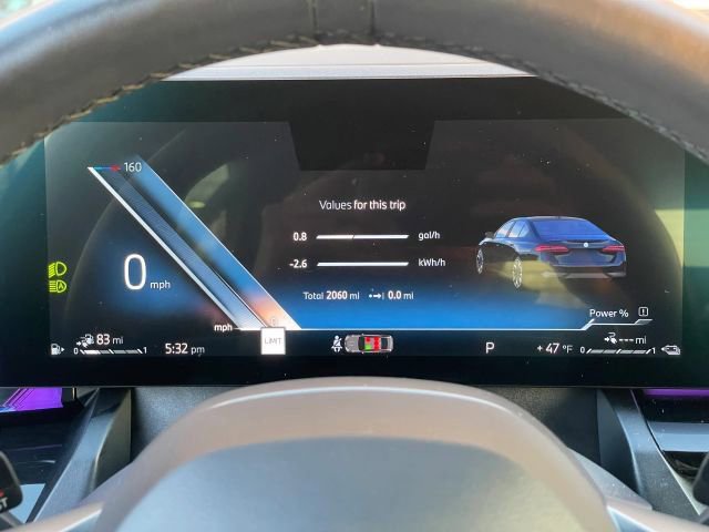 Used 2025 BMW 550e xDrive w/ Premium Package image 31