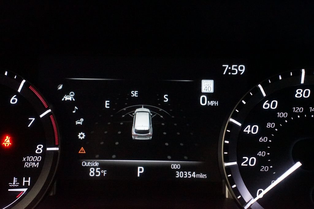 Used 2023 Toyota Highlander L FWD image 16