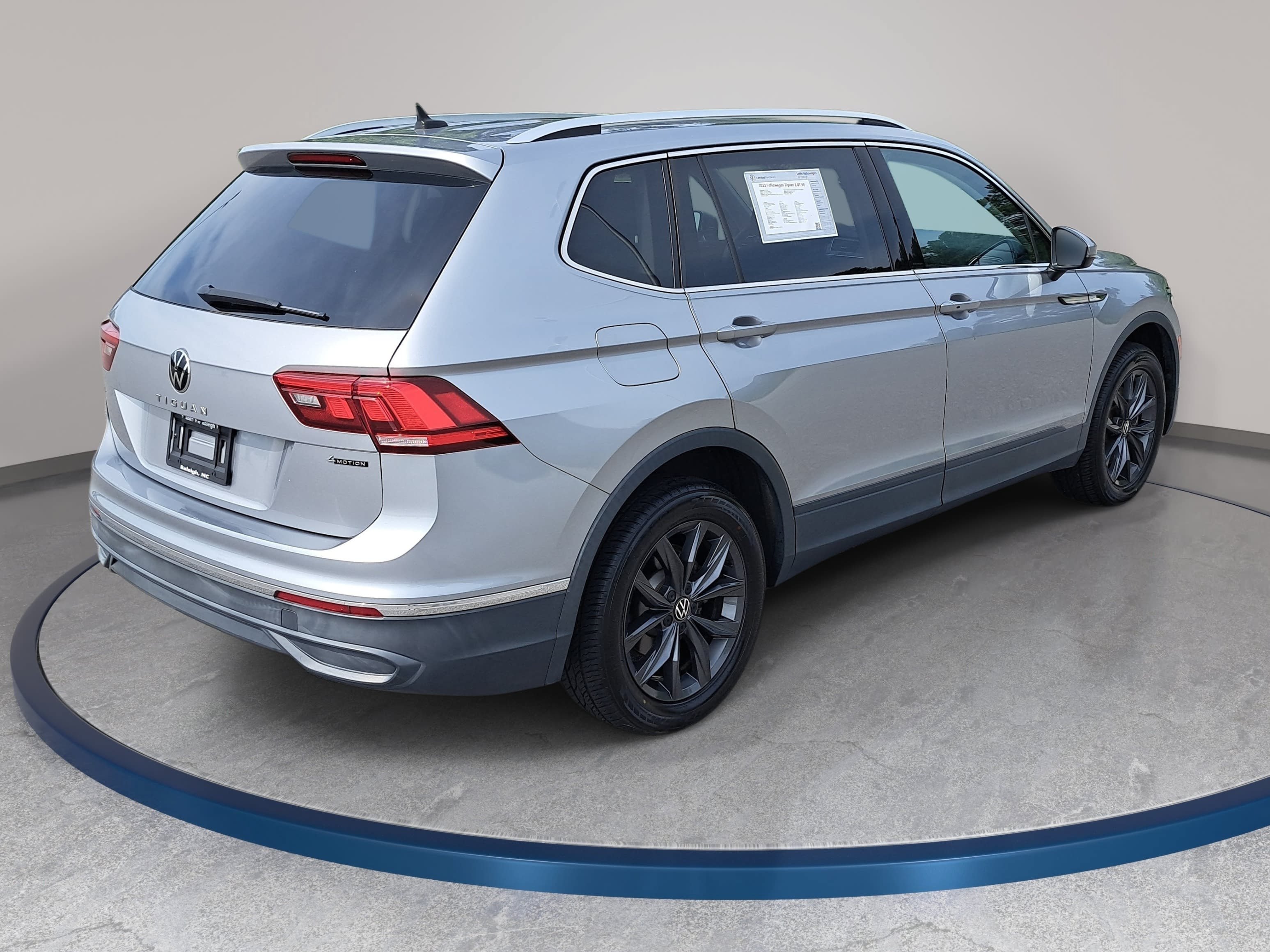 Certified 2022 Volkswagen Tiguan SE w/ Panoramic Sunroof Package AWD/4WD image 5