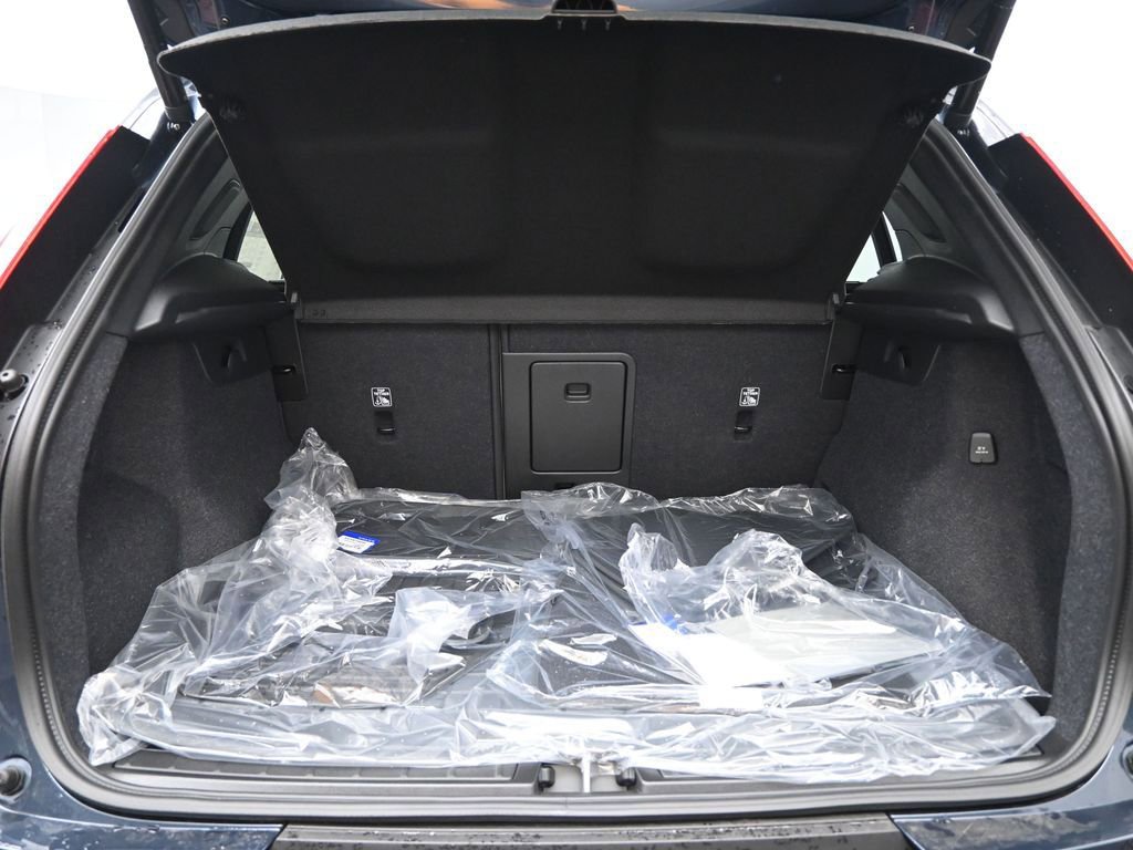 New 2026 Volvo XC40 B5 Ultra w/ Climate Package image 23