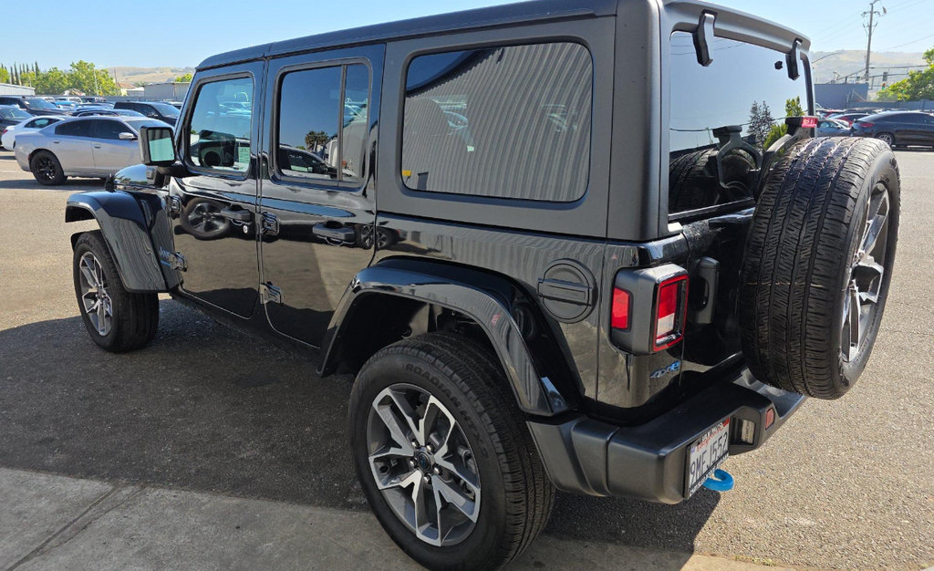 Used 2024 Jeep Wrangler Unlimited w/ LED Headlamp & Fog Lamp Group AWD/4WD image 6