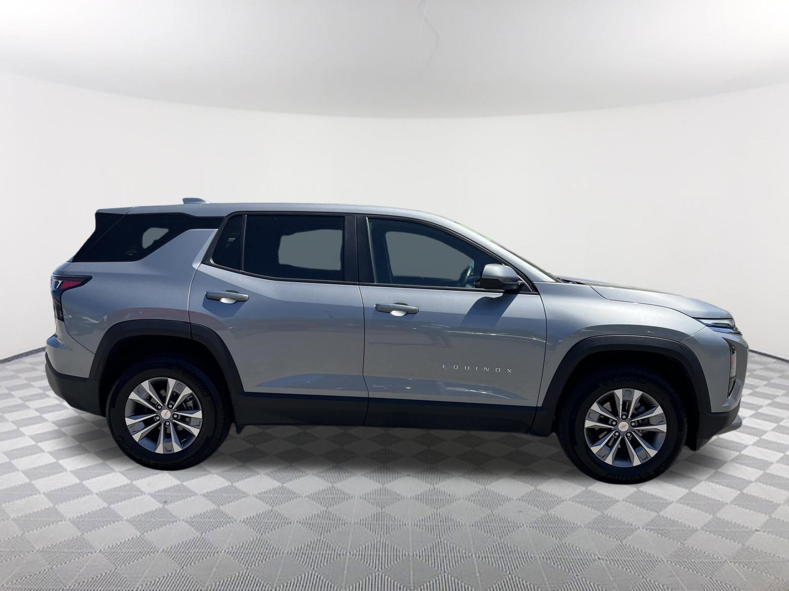 Used 2025 Chevrolet Equinox LT AWD/4WD image 18