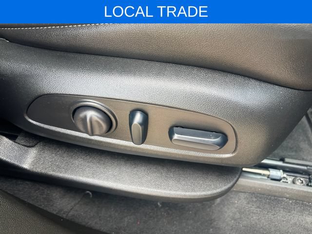 Used 2023 Chevrolet Traverse Premier AWD/4WD image 16