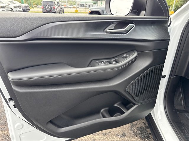 New 2025 Jeep Grand Cherokee L Laredo w/ Luxury Tech Group I image 12