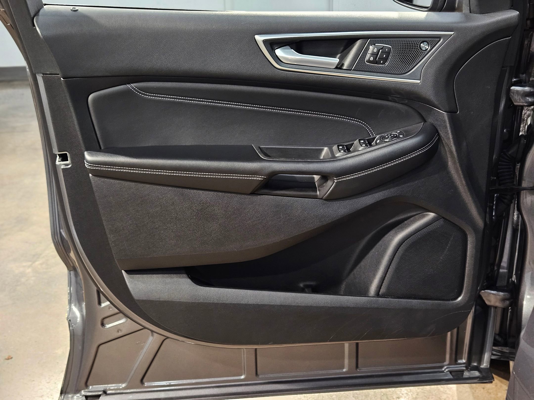 Used 2024 Ford Edge Titanium image 20