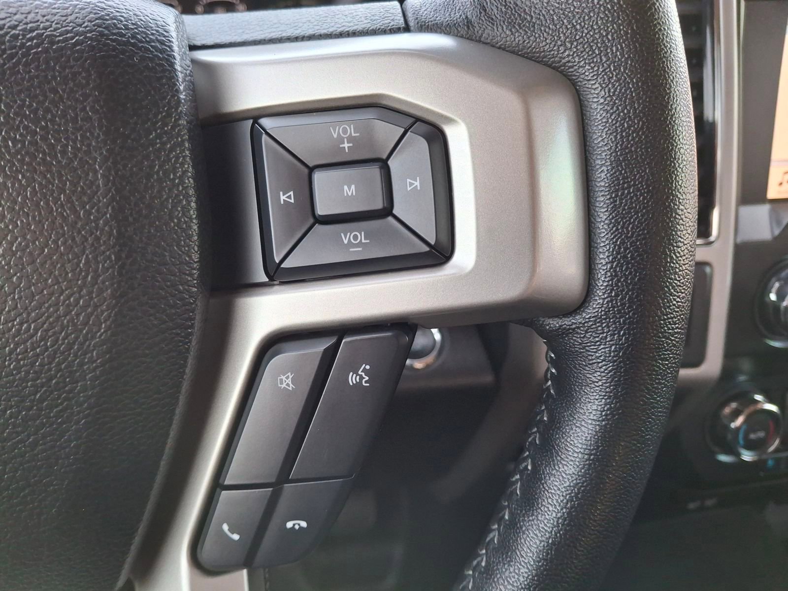 Used 2019 Ford F150 Lariat w/ Trailer Tow Package image 17