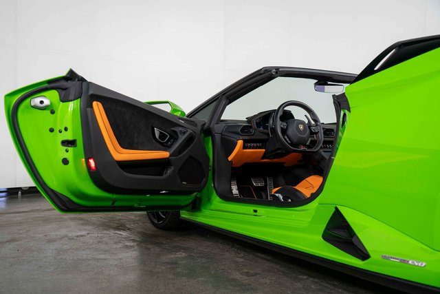 Used 2022 Lamborghini Huracan EVO image 14