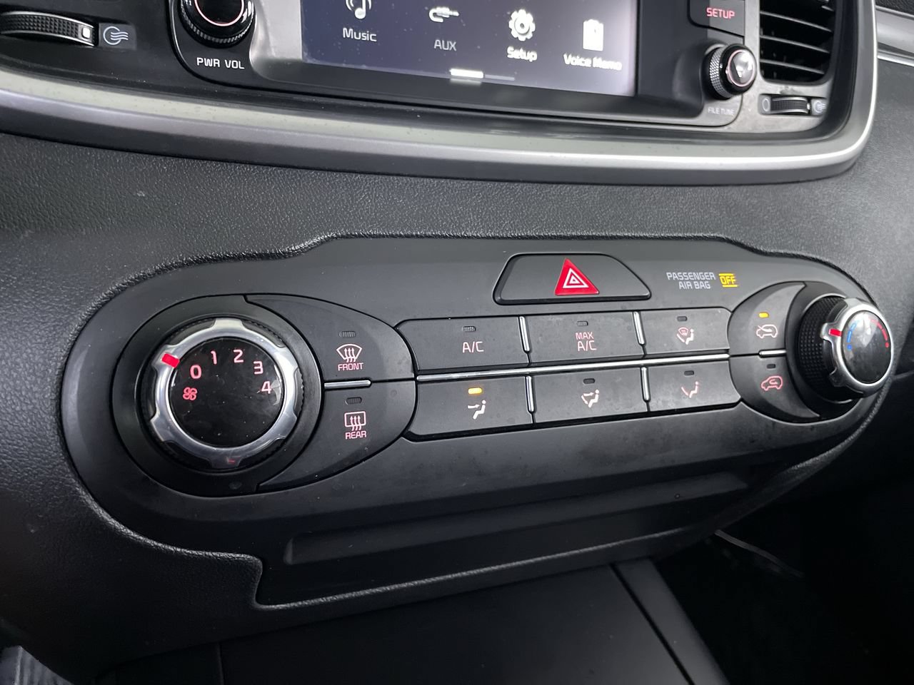 Used 2020 Kia Sorento LX AWD/4WD image 17