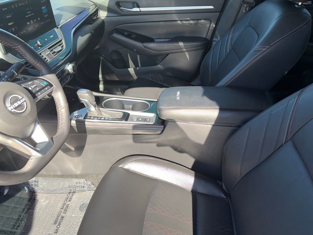 Used 2024 Nissan Altima 2.0 SR image 9