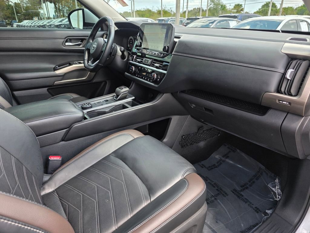 Used 2024 Nissan Pathfinder Platinum w/ Cargo Package image 9