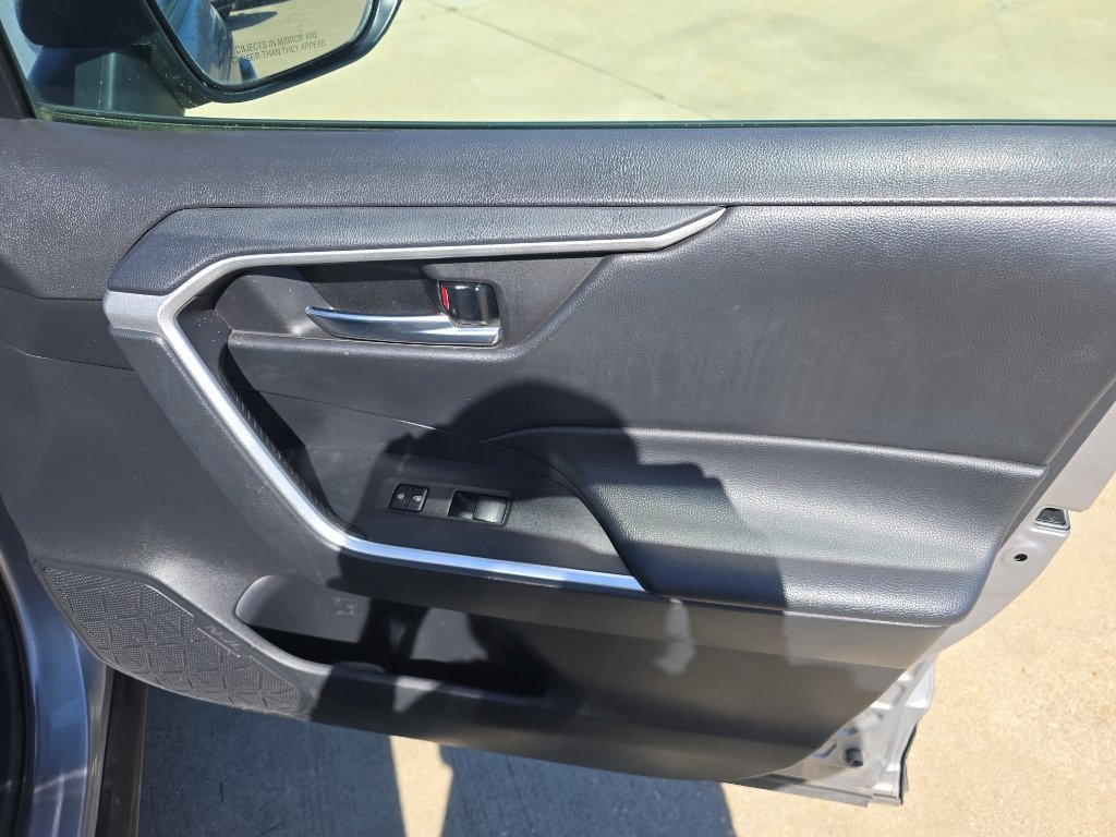 Used 2021 Toyota RAV4 XLE image 15