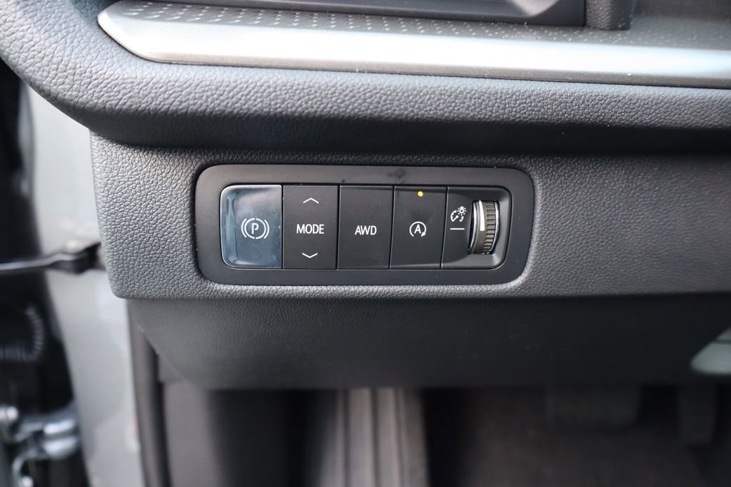 New 2026 Chevrolet Traverse LT w/ Sun and Wheel Package AWD/4WD image 17