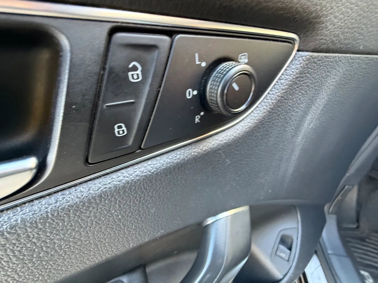 Used 2018 Volkswagen Passat 3.6 SEL Premium image 18