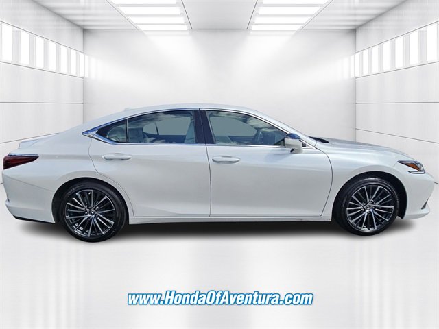 Used 2024 Lexus ES 350 w/ Premium Package image 2