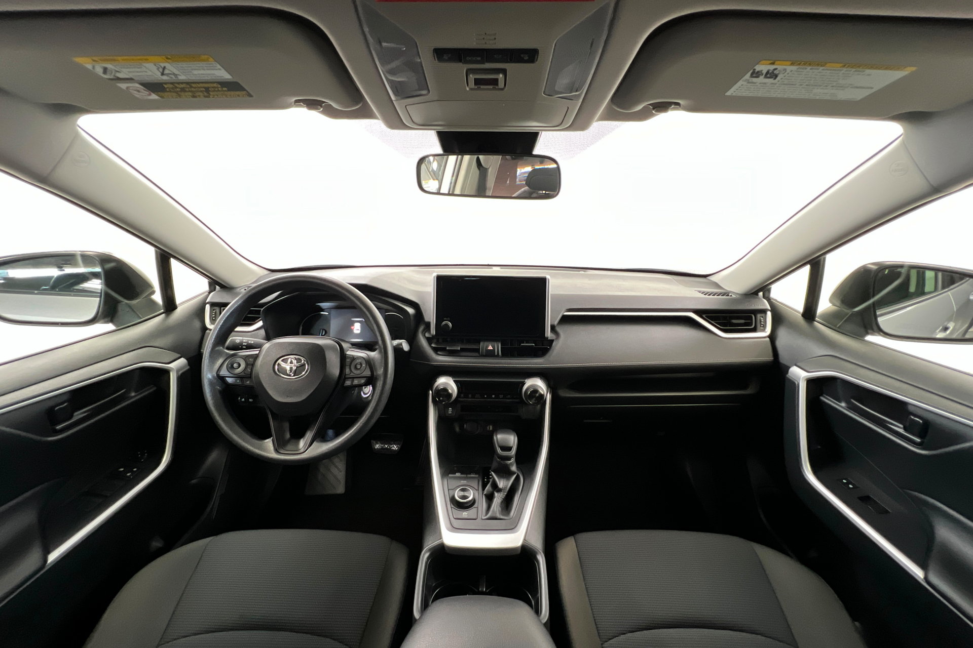 Used 2025 Toyota RAV4 LE AWD/4WD image 9