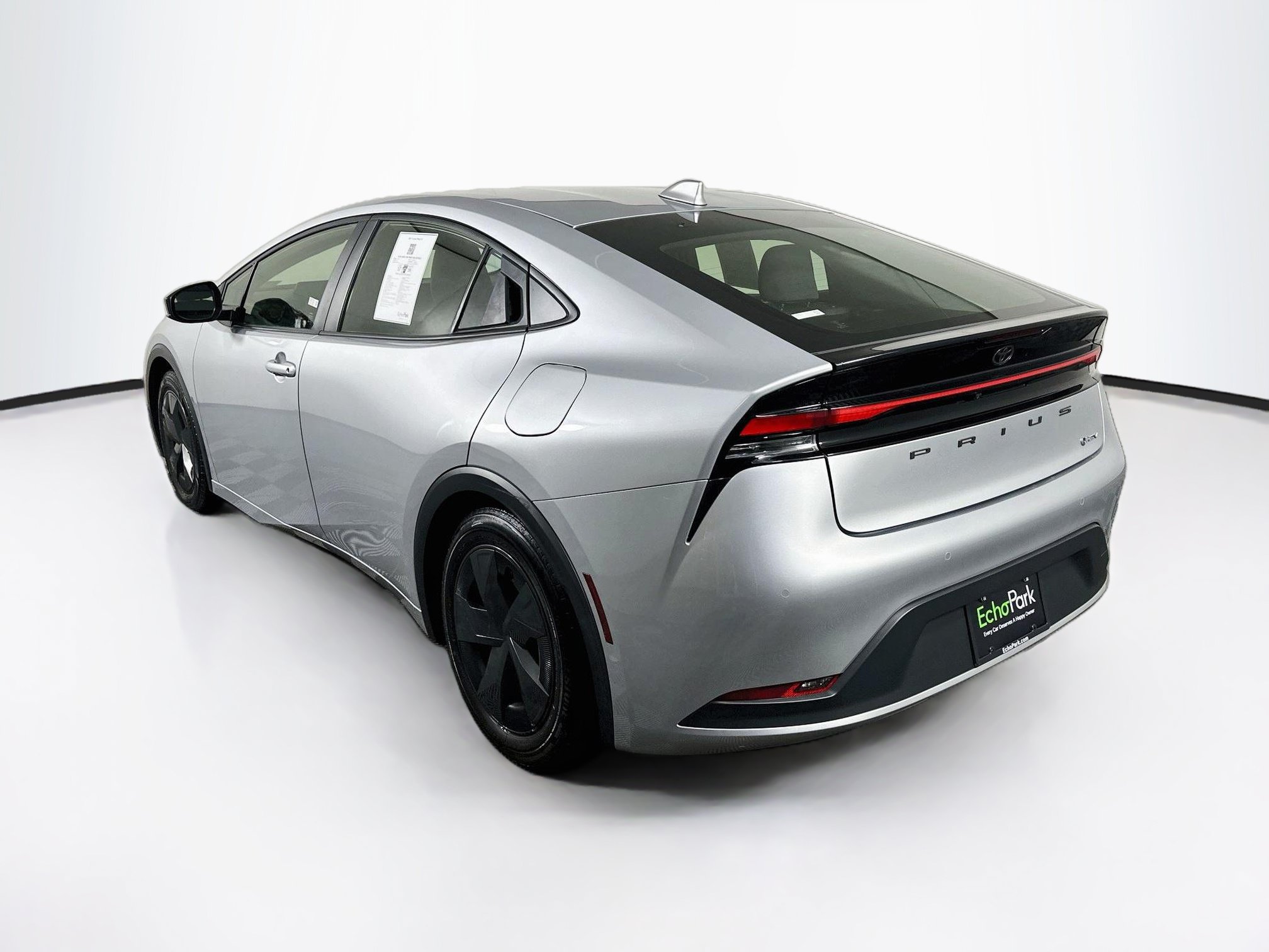 Used 2025 Toyota Prius LE FWD image 5