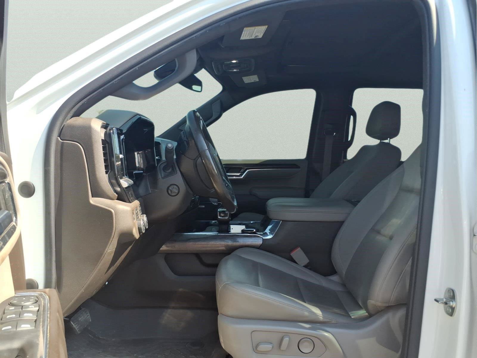 Used 2023 Chevrolet Silverado 1500 LTZ w/ LTZ Premium Package AWD/4WD image 17