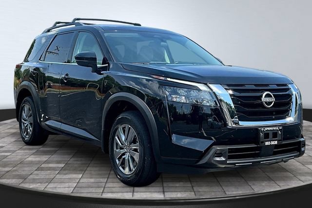 Used 2025 Nissan Pathfinder SV AWD/4WD image 3