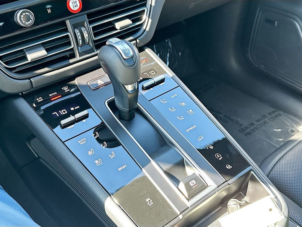 Certified 2026 Porsche Macan AWD/4WD image 19
