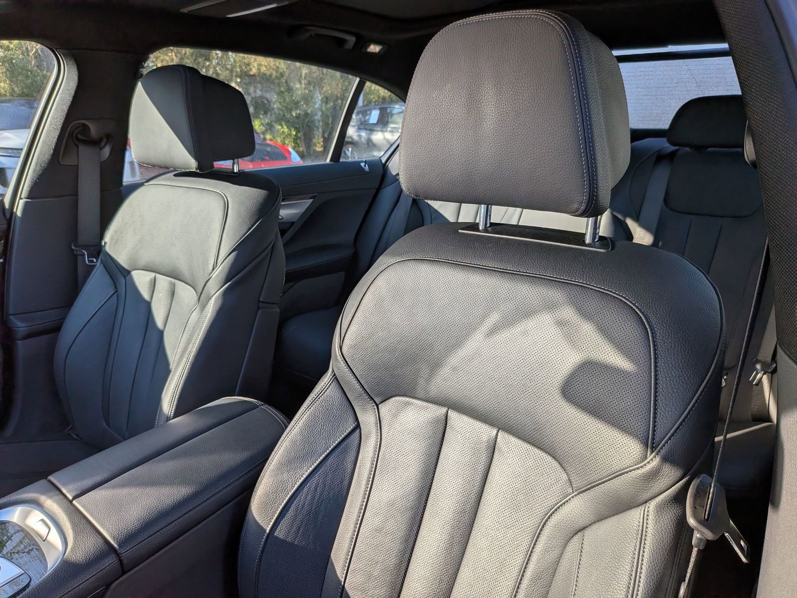 Used 2022 BMW 740i xDrive w/ M Sport Package image 15