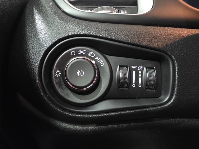 Used 2021 Jeep Renegade Latitude w/ Convenience Group AWD/4WD image 18