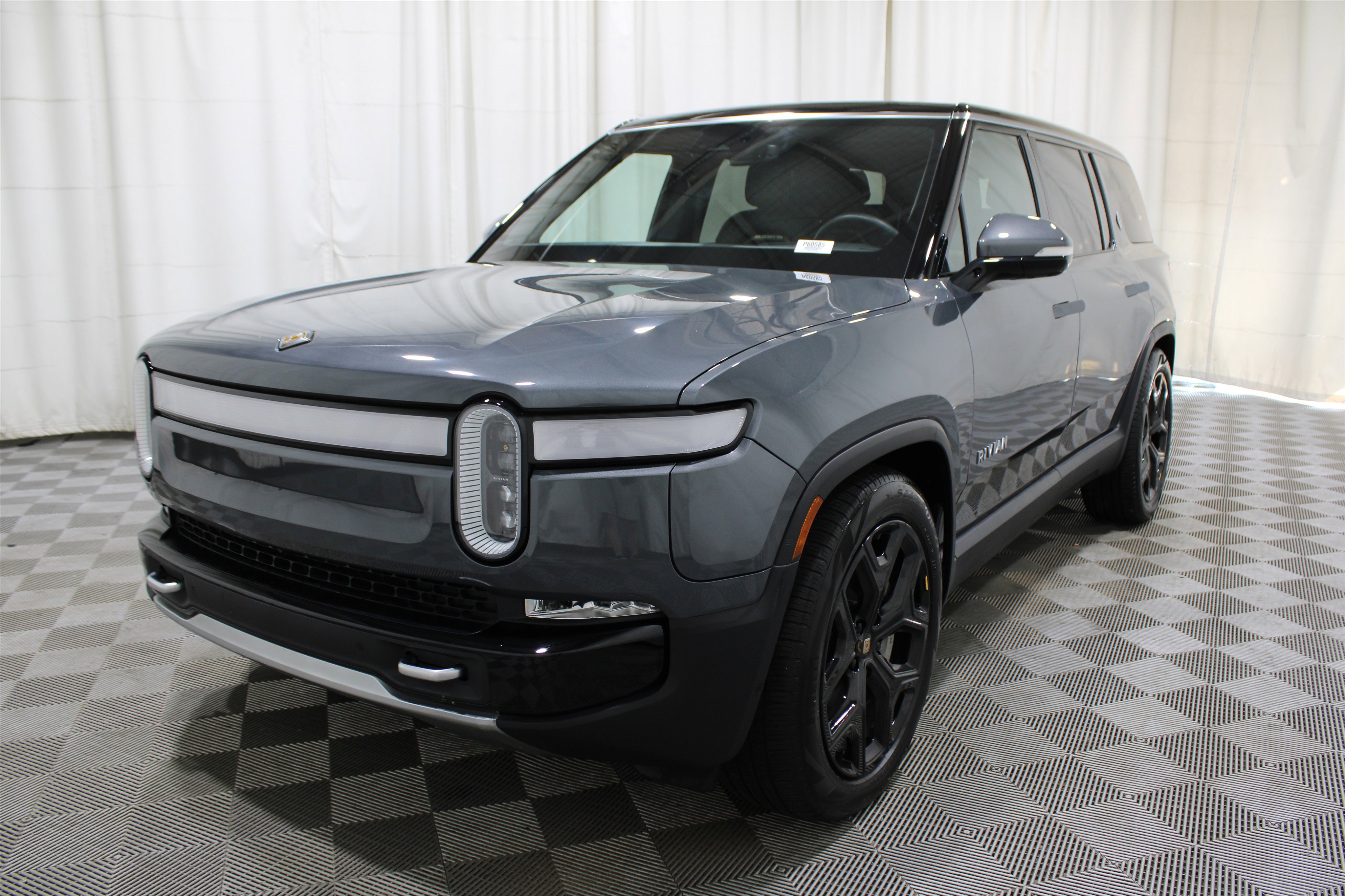 Used 2024 Rivian R1S Adventure image 37