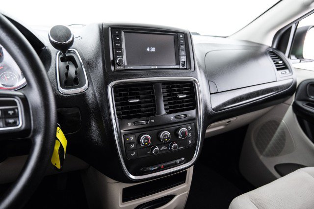 Used 2018 Dodge Grand Caravan SE w/ UConnect Hands-Free Group FWD image 21
