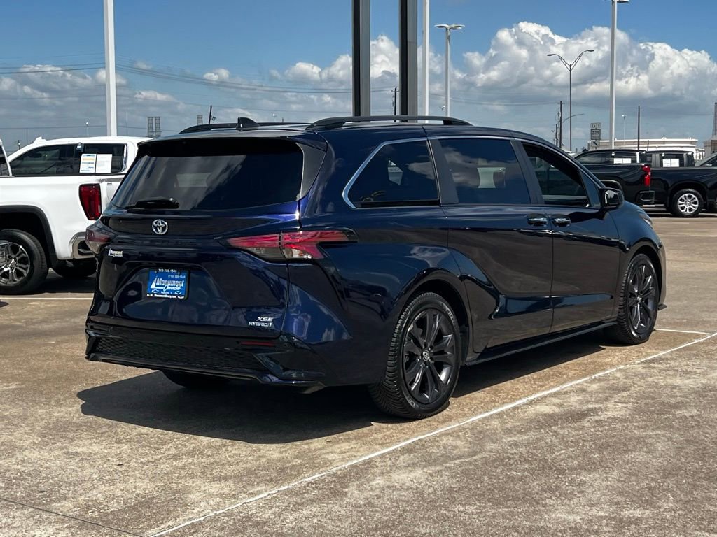 Used 2022 Toyota Sienna XSE image 24