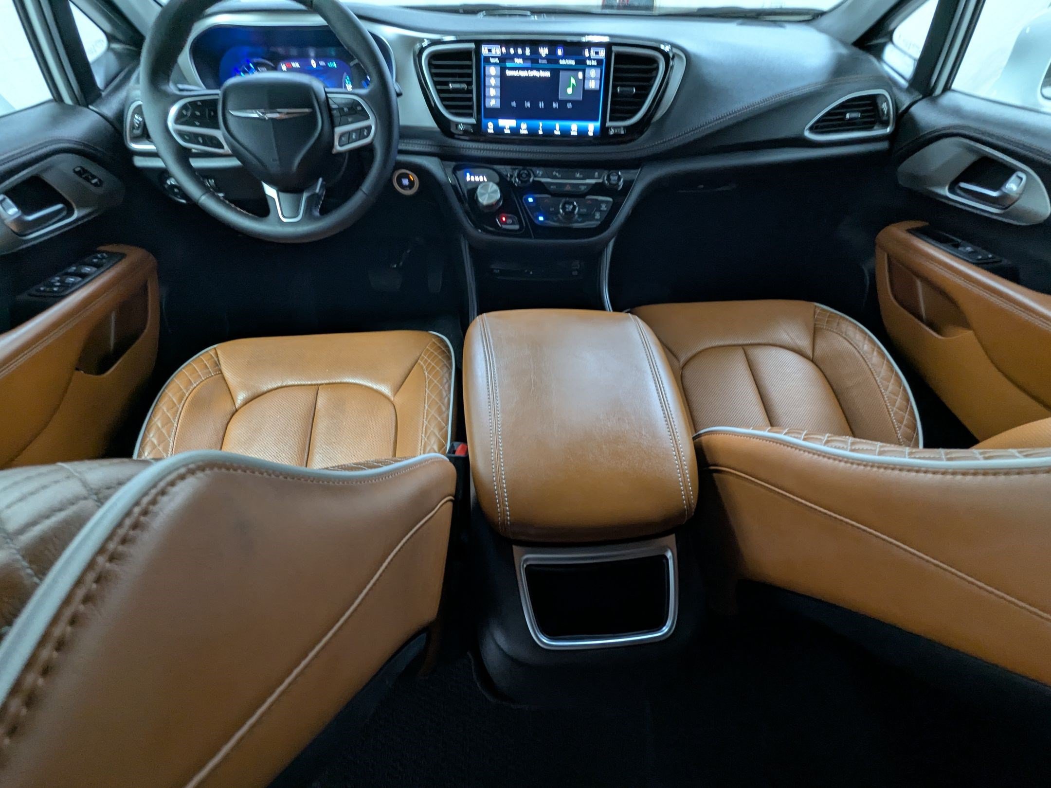 Certified 2024 Chrysler Pacifica Pinnacle FWD image 21