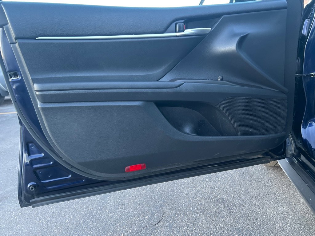 Used 2022 Toyota Camry LE image 10