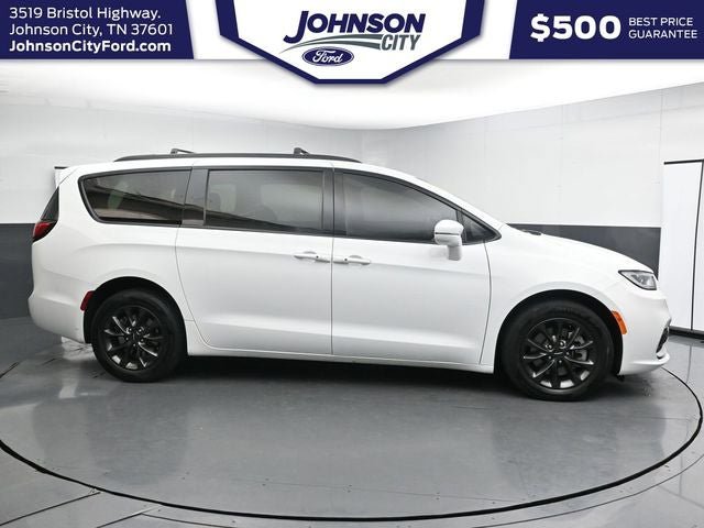 Used 2021 Chrysler Pacifica Limited w/ S Appearance Package AWD/4WD image 13