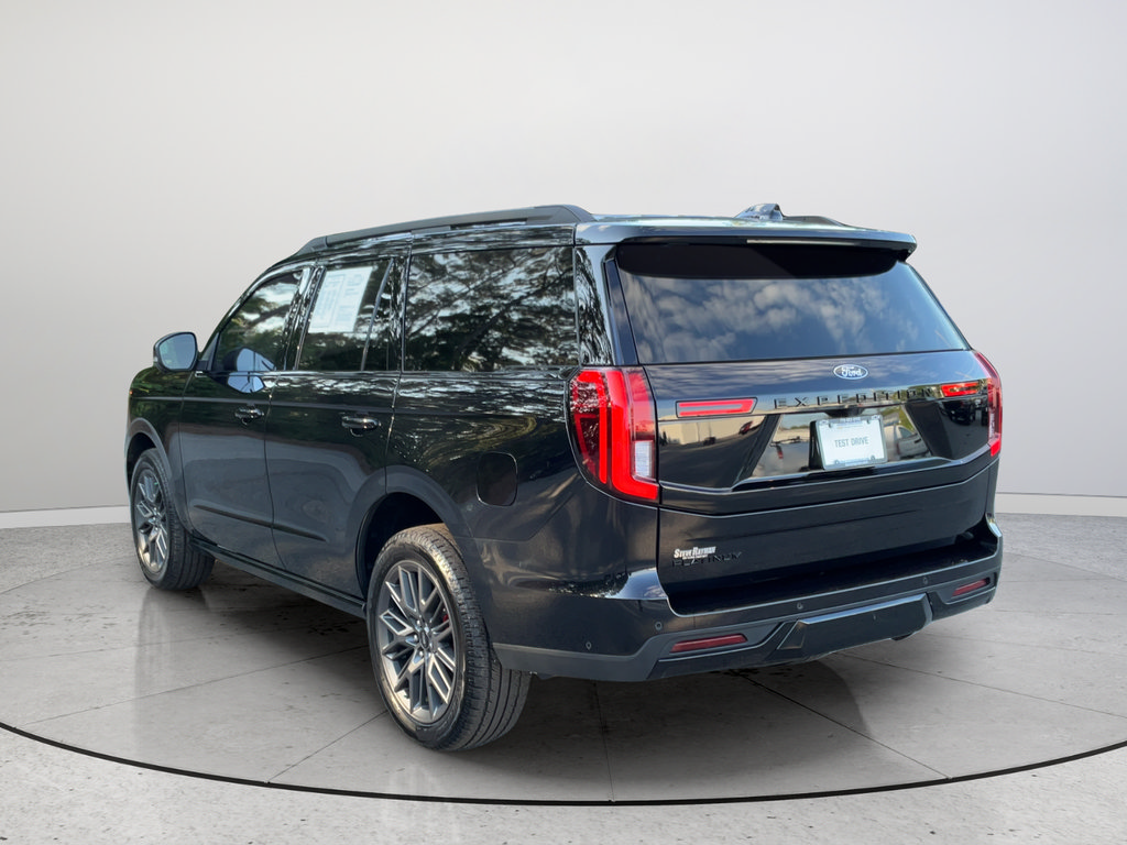 Used 2025 Ford Expedition Platinum w/ Stealth Performance Package AWD/4WD image 9