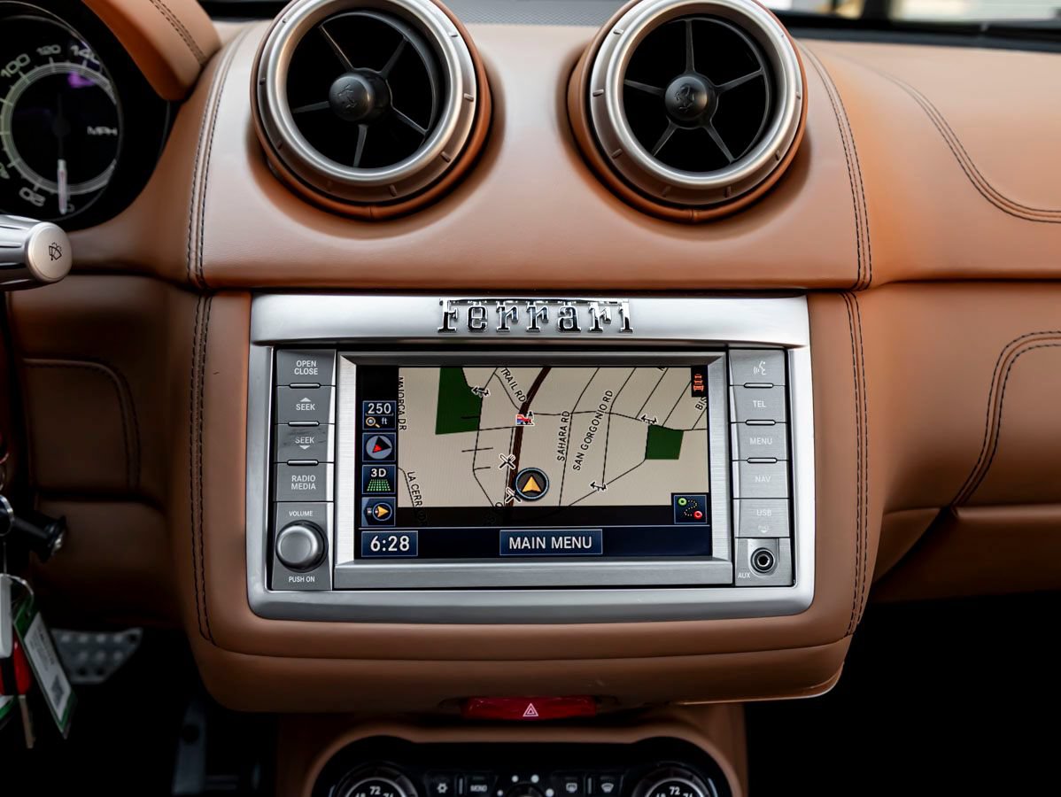 Used 2010 Ferrari California RWD image 29