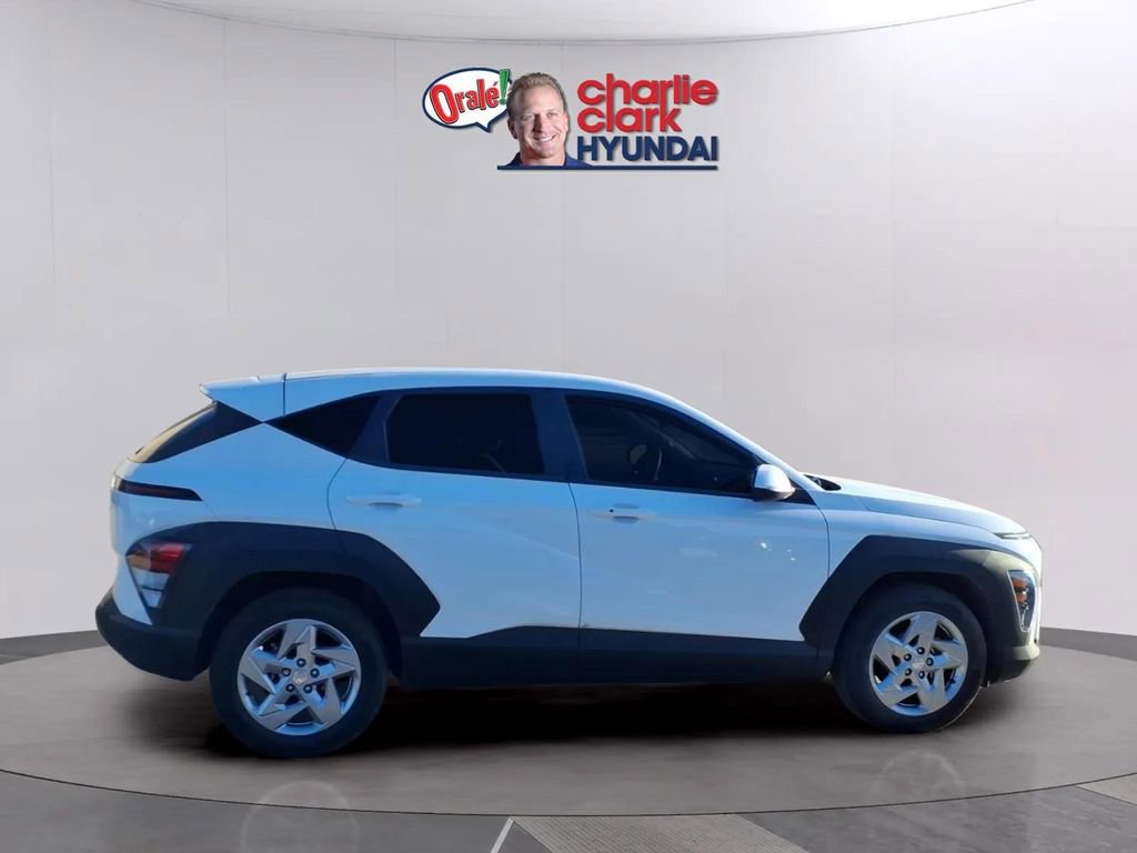 Used 2024 Hyundai Kona SE image 6