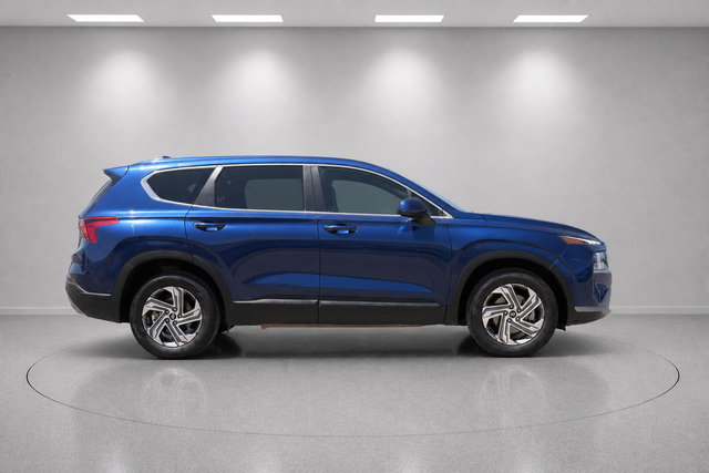 Used 2023 Hyundai Santa Fe SE FWD image 2