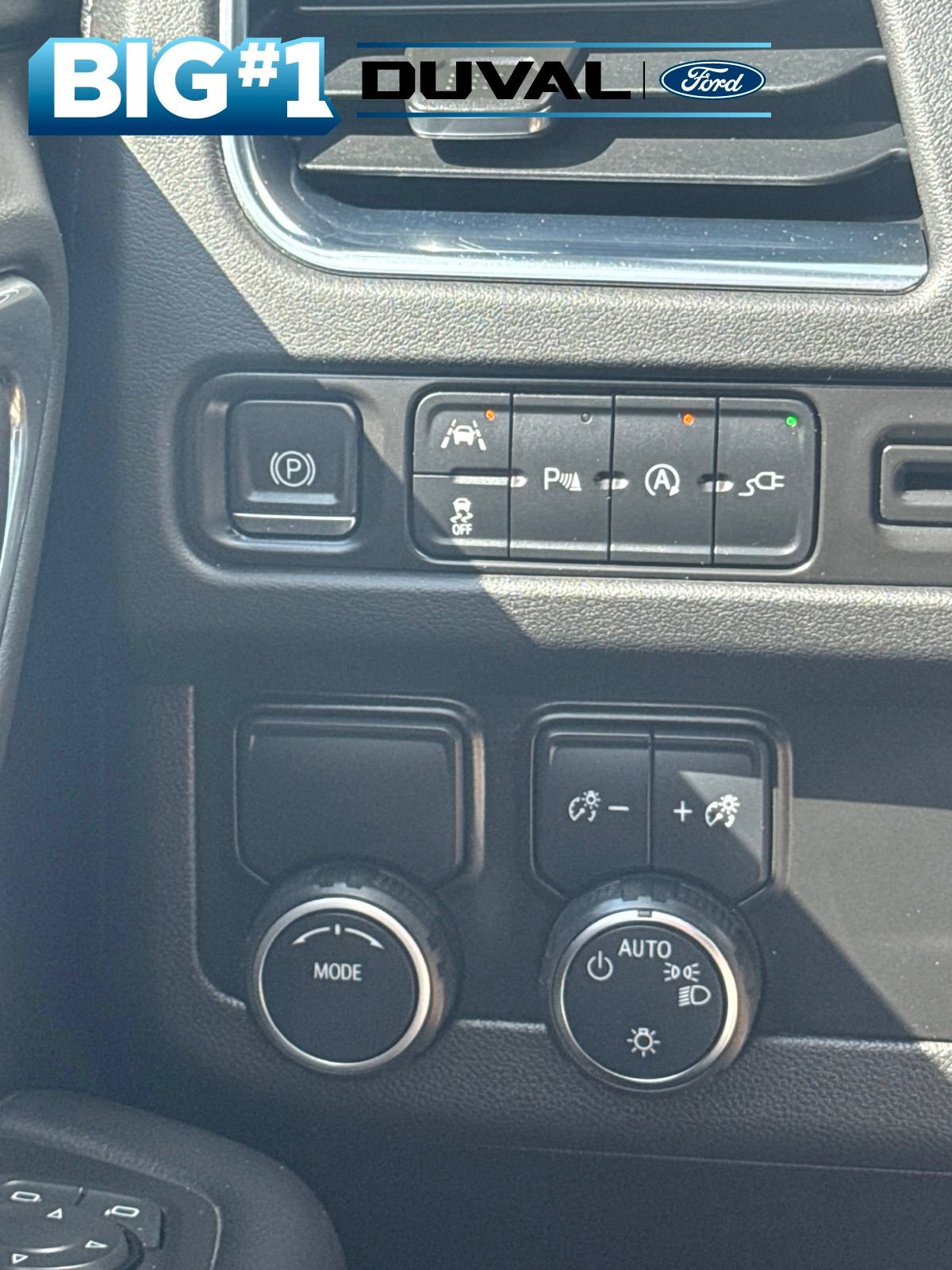 Used 2022 Chevrolet Suburban LT RWD image 6