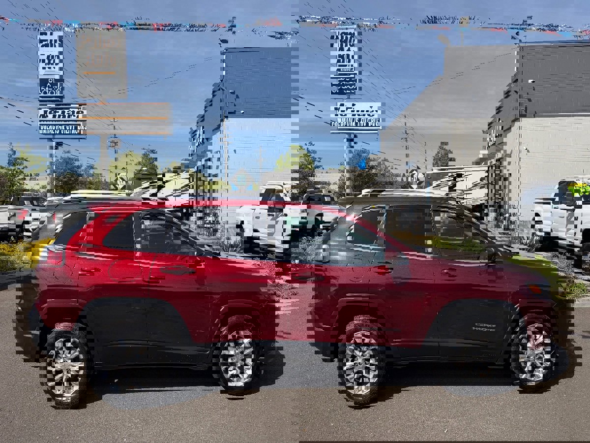 Used 2019 Jeep Cherokee Latitude w/ Popular Appearance Group image 8