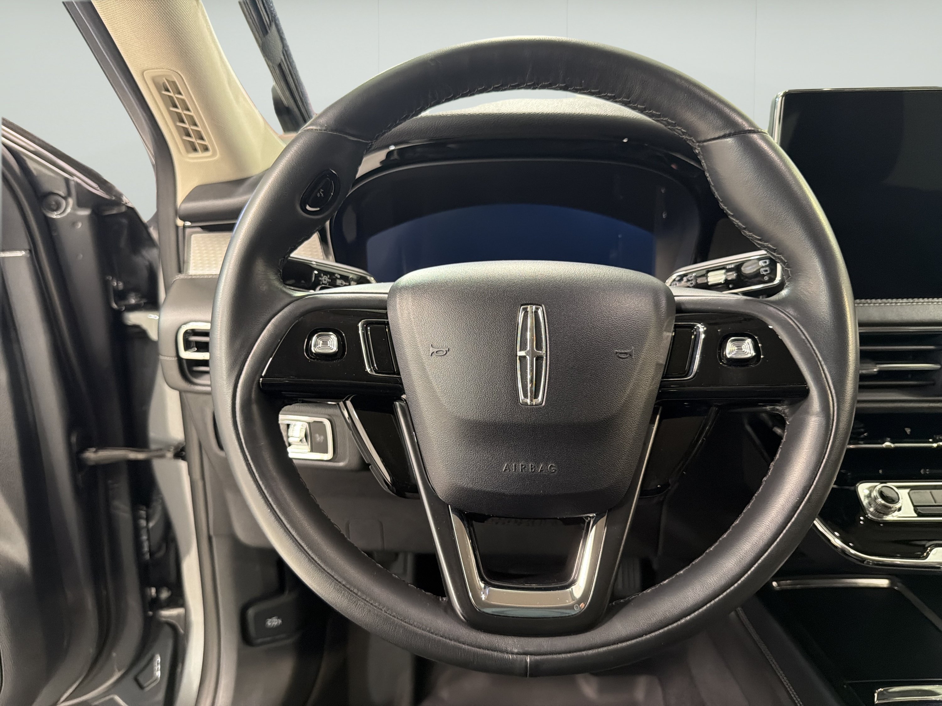 Used 2023 Lincoln Corsair Reserve w/ Jet Appearance Package FWD image 14