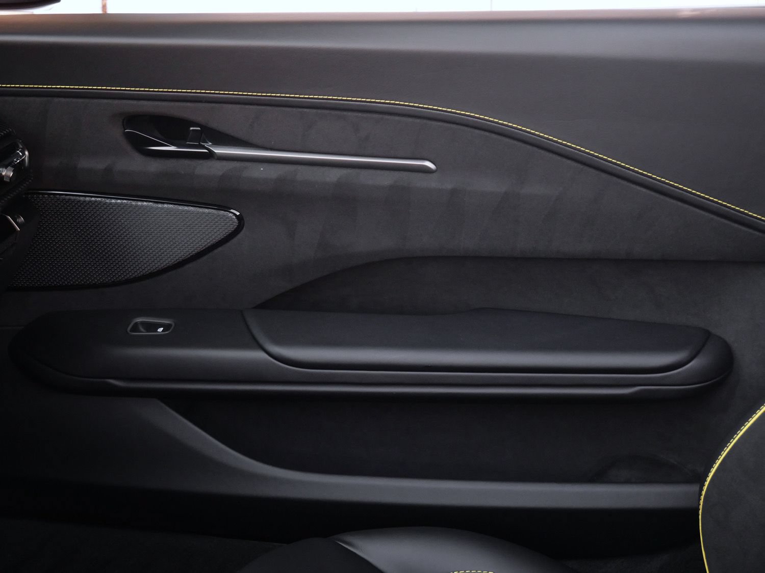 New 2026 Aston Martin V8 Vantage S RWD image 22