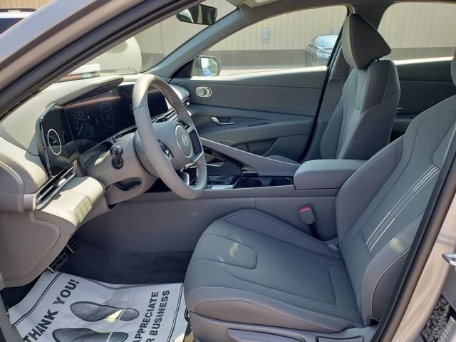 New 2025 Hyundai Elantra SEL image 7