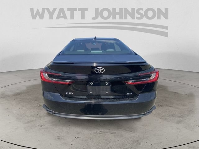 Used 2025 Toyota Camry SE FWD image 8