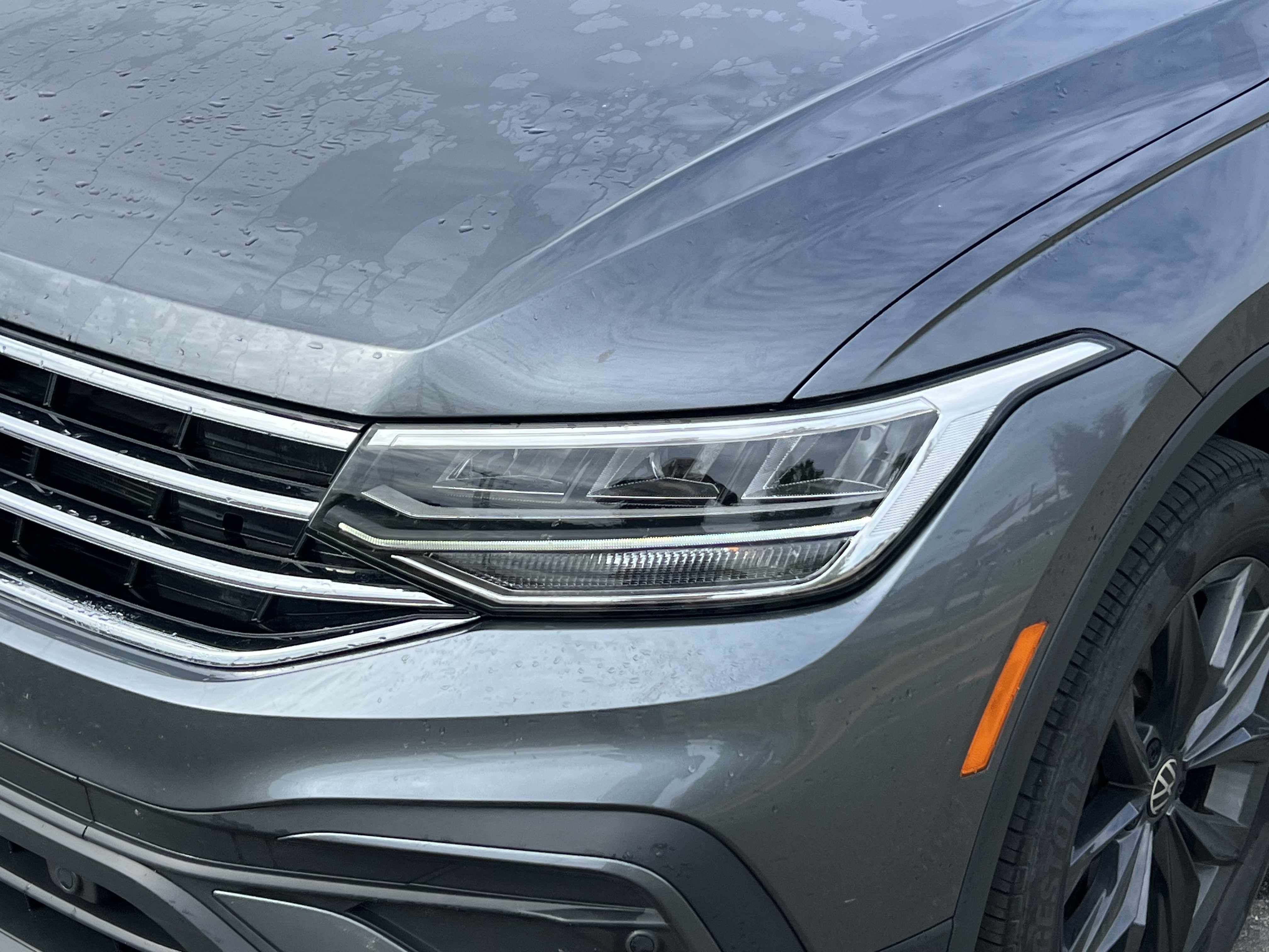 Used 2024 Volkswagen Tiguan SE AWD/4WD image 30