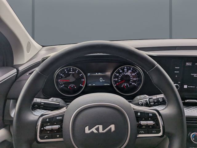 Used 2022 Kia Carnival LX FWD image 28