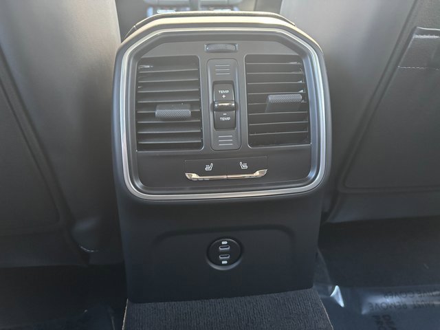 Certified 2025 Porsche Macan image 24