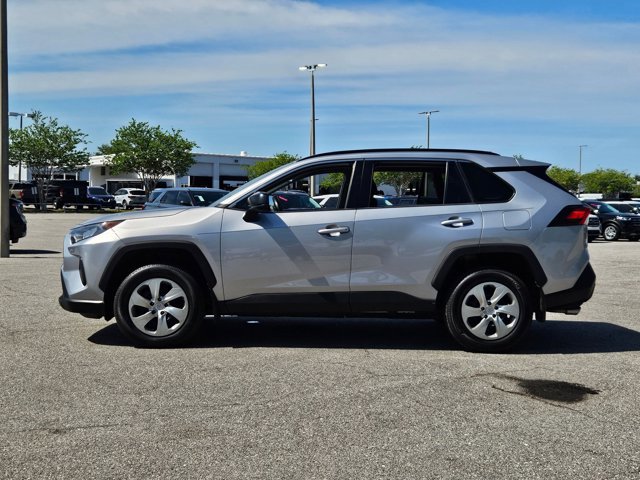 Used 2021 Toyota RAV4 LE FWD image 5
