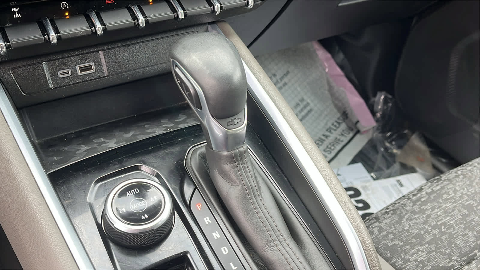 Used 2024 Chevrolet Colorado ZR2 w/ Technology Package image 17