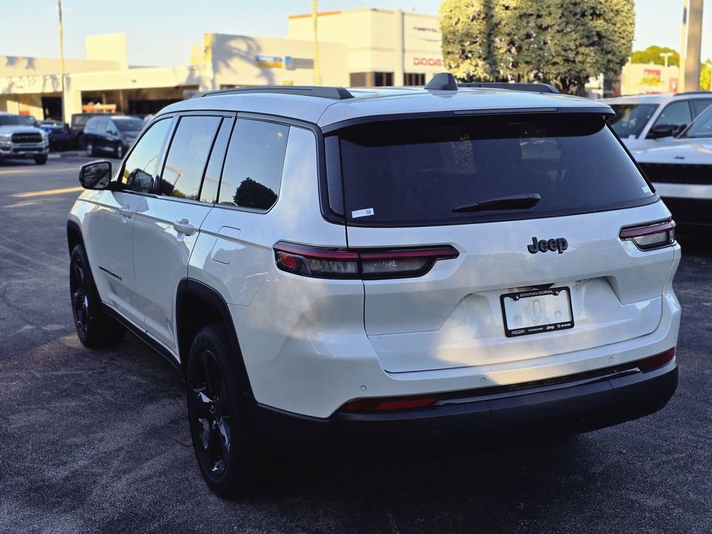 Used 2025 Jeep Grand Cherokee L Altitude image 4
